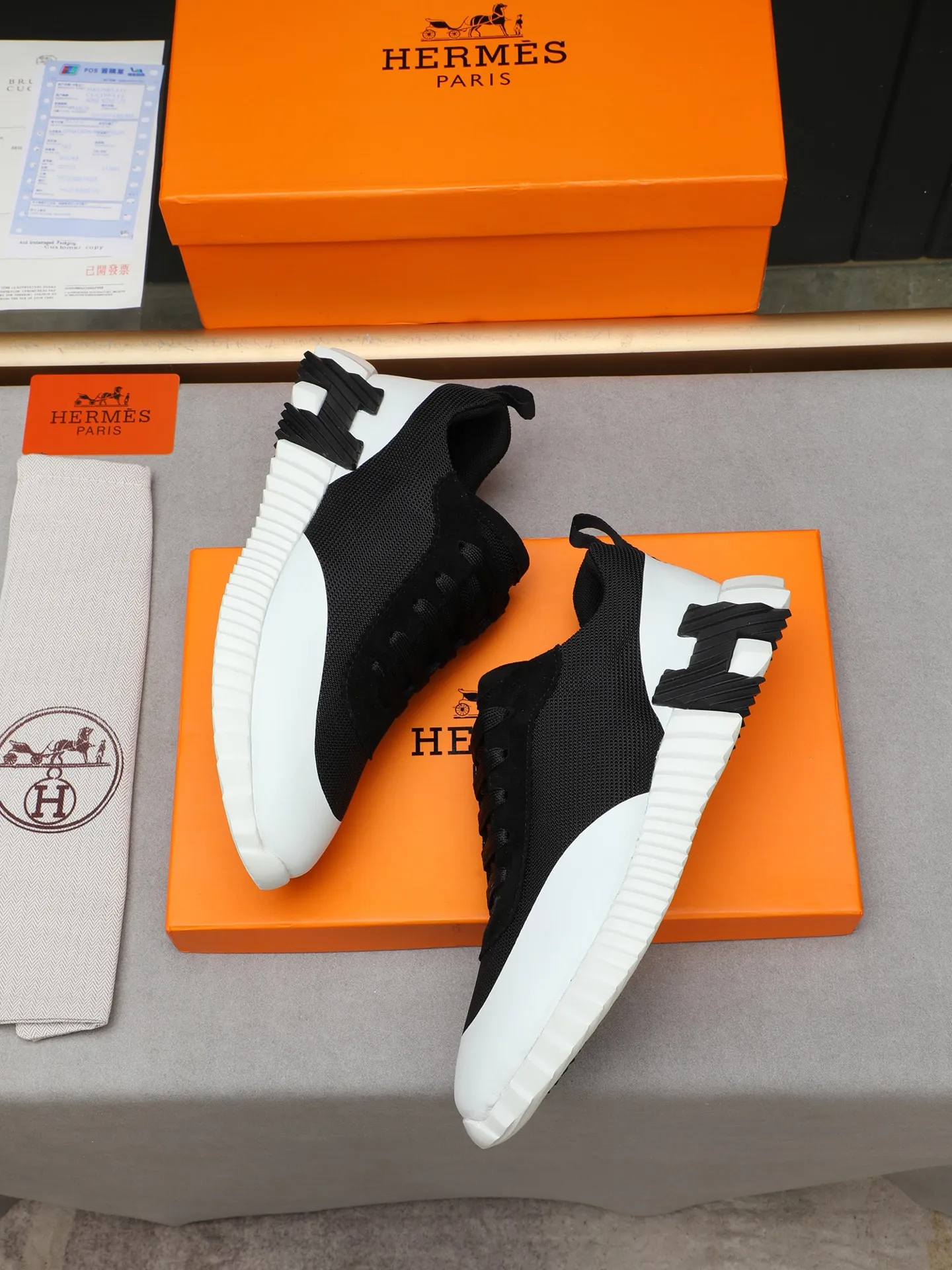 Men's shoes 💰460 [Hermes] fe new arrival~ New Bouncing sneakers Hermès are the most comfortable shoes, no one else⃣️, they are very light on the feet and look great, you will not feel tired when you go shopping and running around 👍 Very light and comfortable, extremely light, suitable for both sports and leisure, and feel great when you step on them! It’s up to you to choose, there’s always what you want~ ✔️Fabric: First layer frosted➕Imported glue➕Breathable mesh ✔️Inner lining: Imported mesh ✔️Outsole: Original outsole ✔️Size: Men’s 38-44 (45 custom-made)